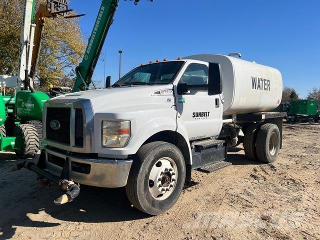 Ford F-750 Water tankers