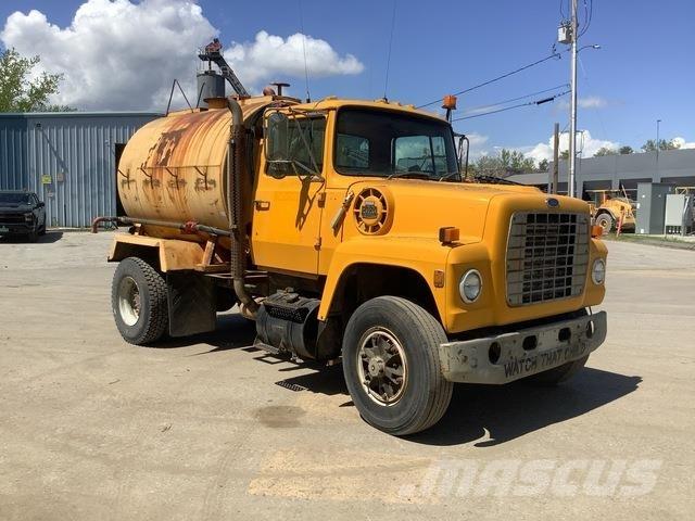 Ford L8000 Water tankers