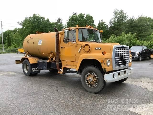 Ford L8000 Water tankers