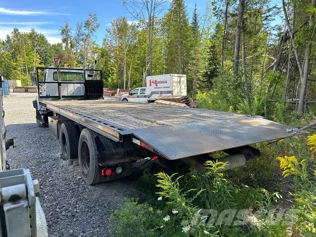 Ford L8000 Recovery vehicles