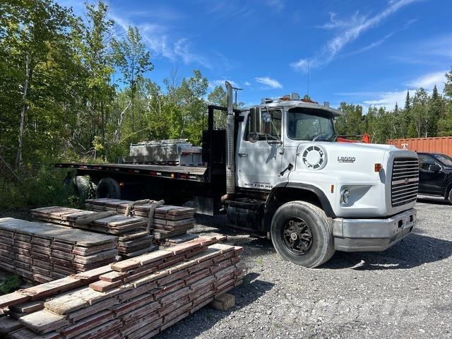 Ford L8000 Recovery vehicles