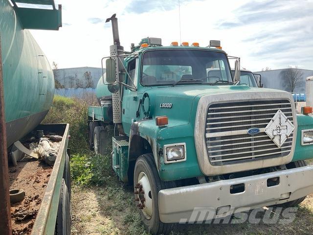 Ford L9000 Water tankers