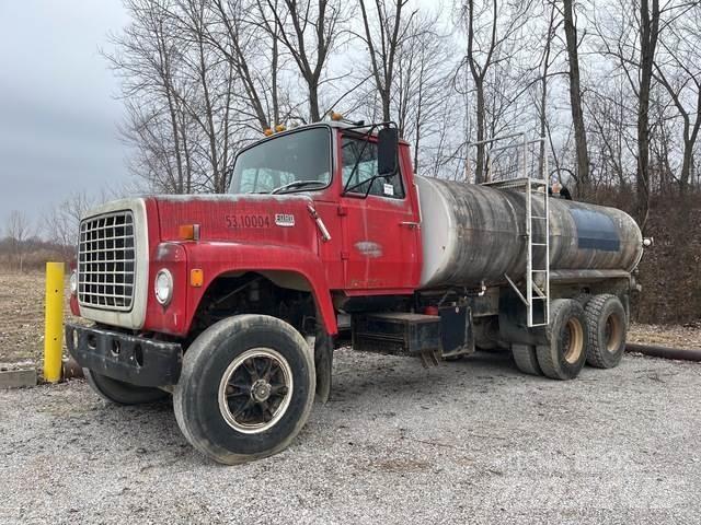 Ford LT9000 Water tankers