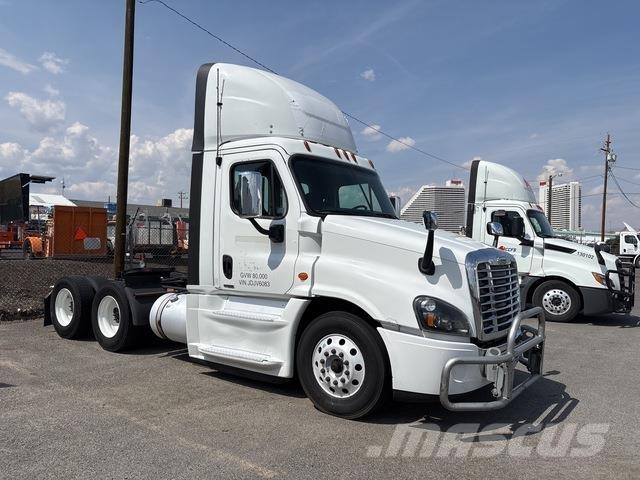Freightliner  Tractor Units