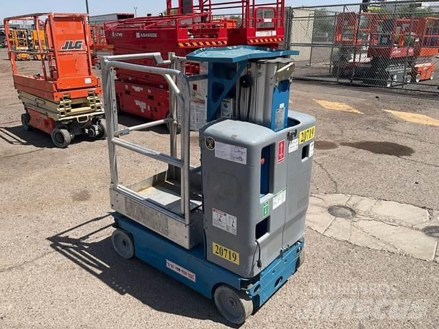 Genie GR-12 Vertical mast lifts