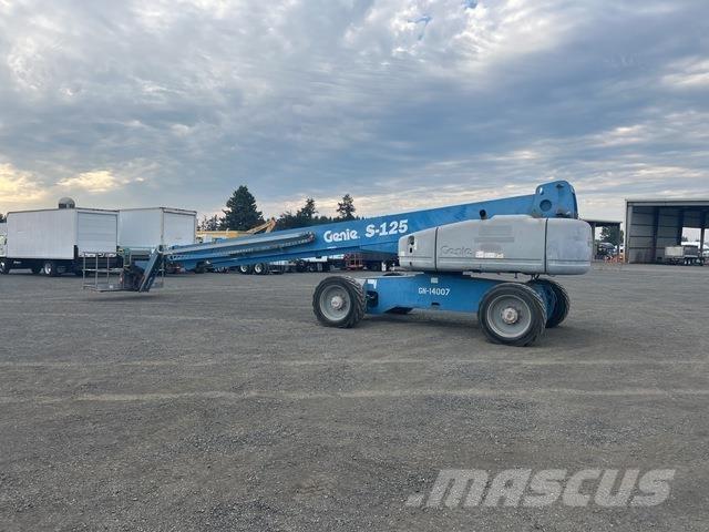 Genie S-125 Telescopic boom lifts