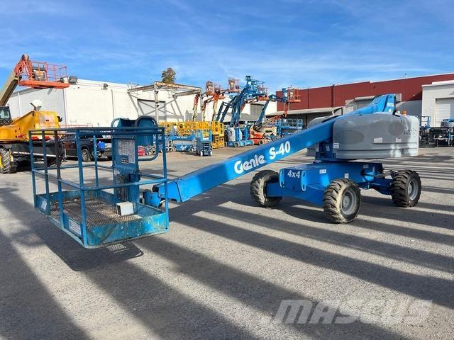 Genie S-40 Telescopic boom lifts