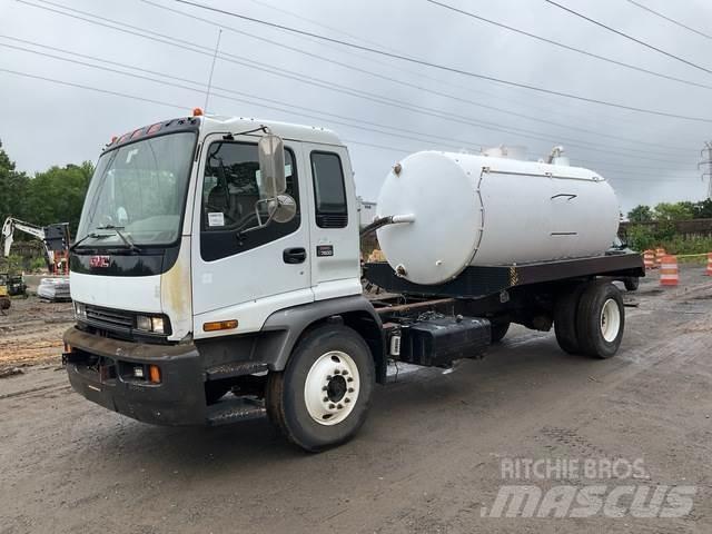 GMC T7500 Water tankers