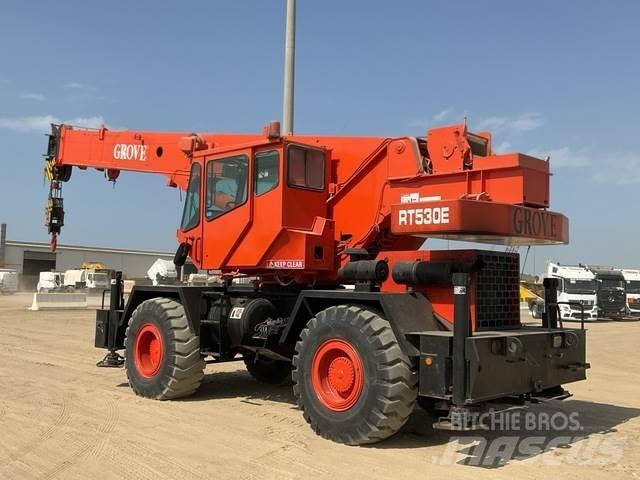Grove RT530E Rough terrain cranes