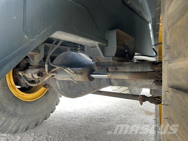 Grove RT700E Rough terrain cranes