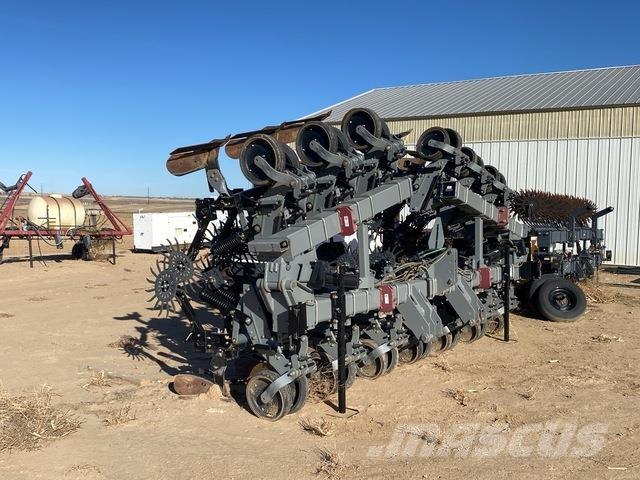 Hiniker 6000 Cultivators