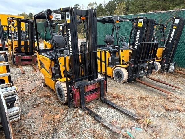 Hyundai 25B-9U Electric forklift trucks