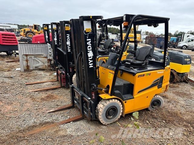 Hyundai 25B-9U Electric forklift trucks