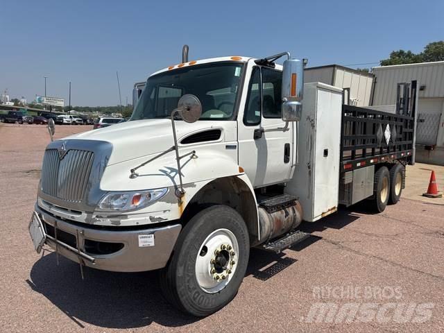 International  Flatbed / Dropside trucks