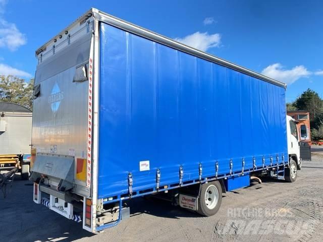 Isuzu FSD 850 Curtainsider trucks