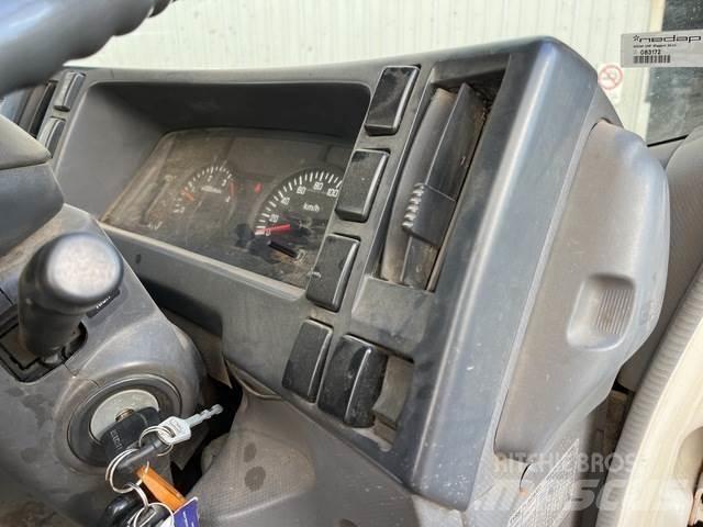 Isuzu NNR 200 Flatbed / Dropside trucks