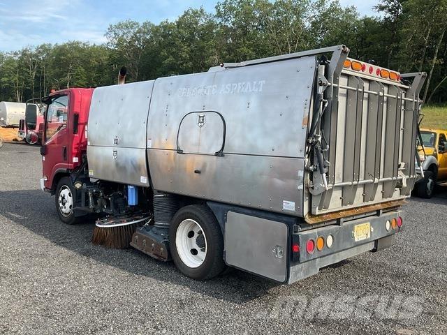 Isuzu NRR Sweeper trucks