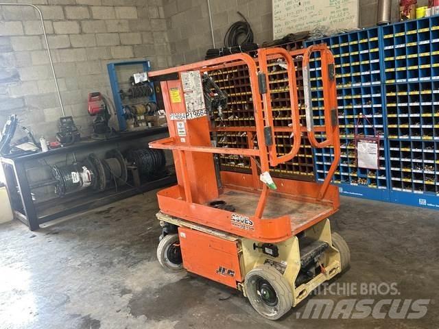 JLG 1230ES Vertical mast lifts