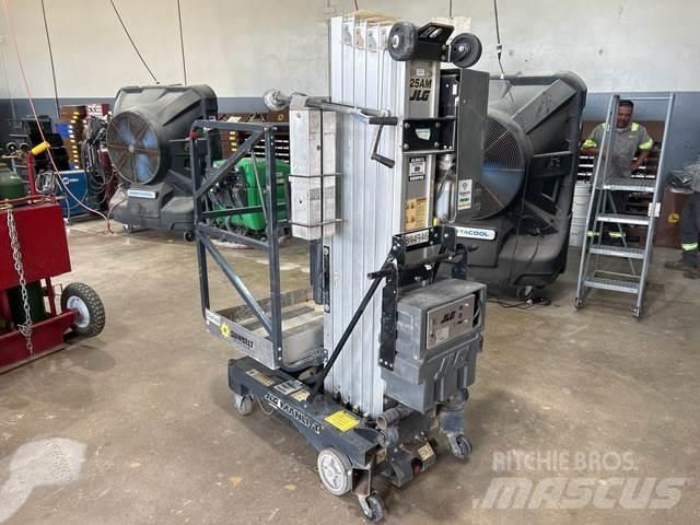 JLG 25AM Vertical mast lifts