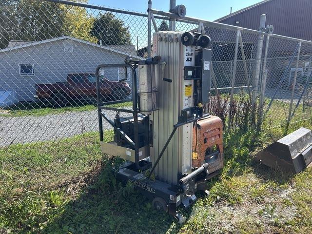 JLG 25AM Vertical mast lifts