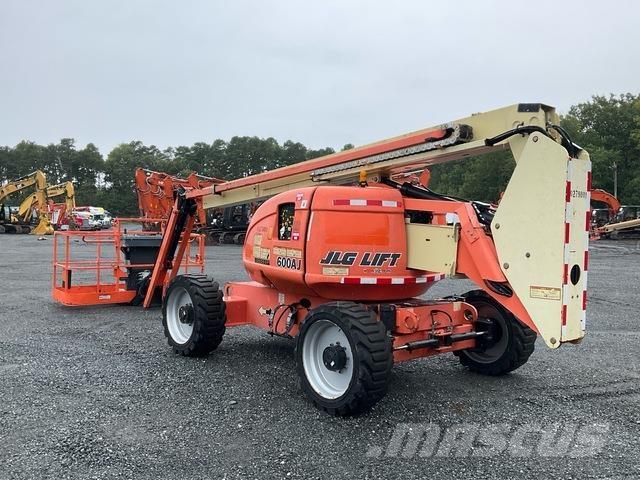 JLG 600AJ Articulated boom lifts