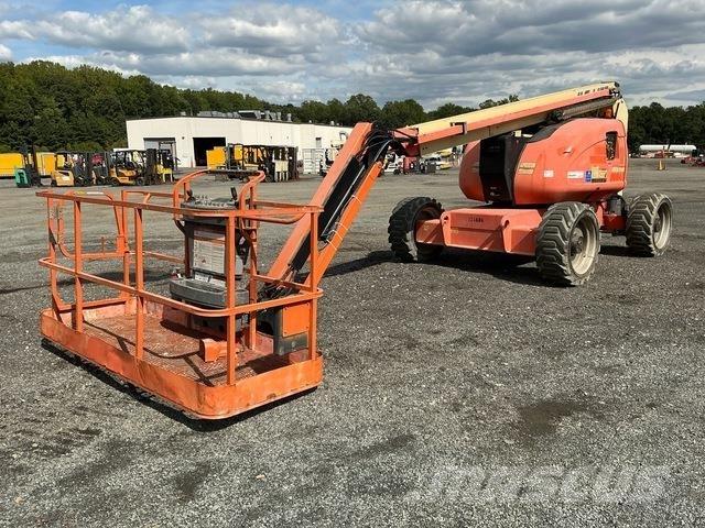 JLG 600AJ Articulated boom lifts
