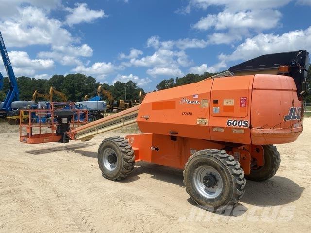 JLG 600S Telescopic boom lifts