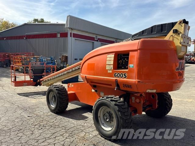JLG 600S Telescopic boom lifts