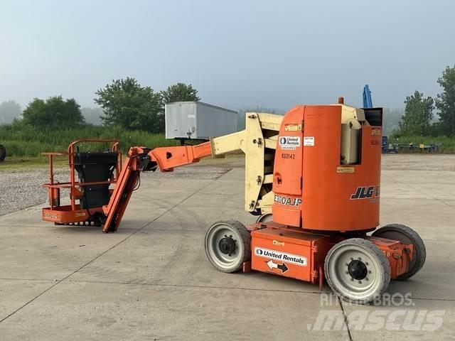JLG E3000AJP Articulated boom lifts