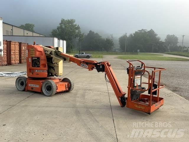 JLG E3000AJP Articulated boom lifts