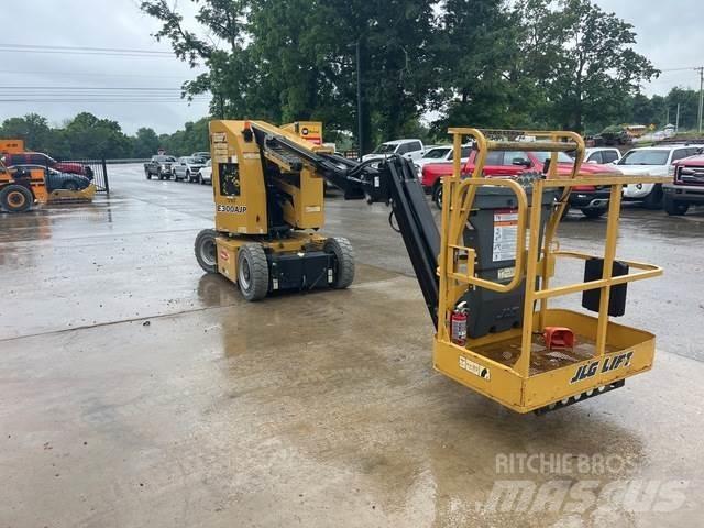 JLG E300AJP Articulated boom lifts