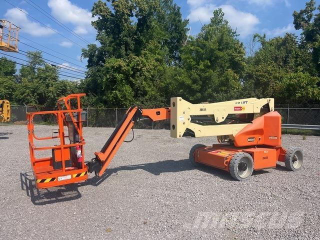JLG E450AJ Articulated boom lifts