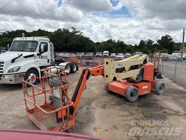 JLG E450AJ Articulated boom lifts