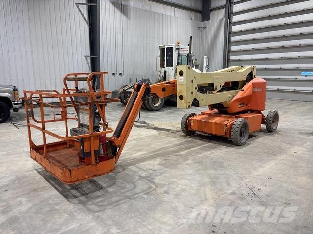 JLG E450AJ Articulated boom lifts
