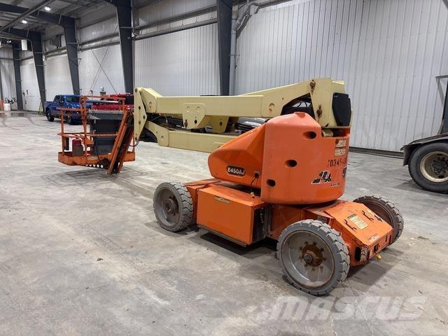 JLG E450AJ Articulated boom lifts