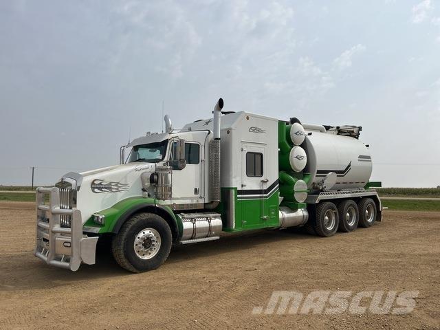 Kenworth T800 Crawler excavators