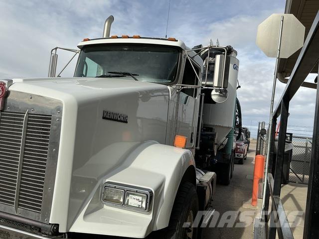 Kenworth T800 Crawler excavators