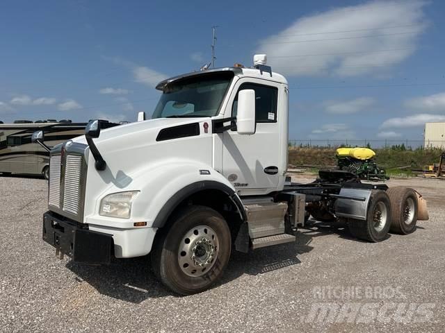 Kenworth T880 Tractor Units