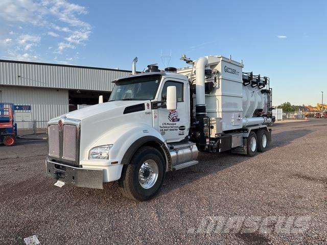 Kenworth T880 Crawler excavators
