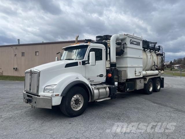 Kenworth T880 Crawler excavators