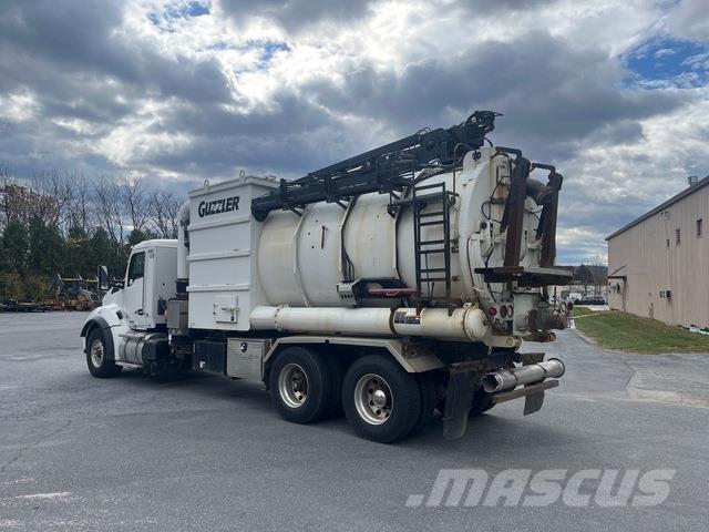Kenworth T880 Crawler excavators
