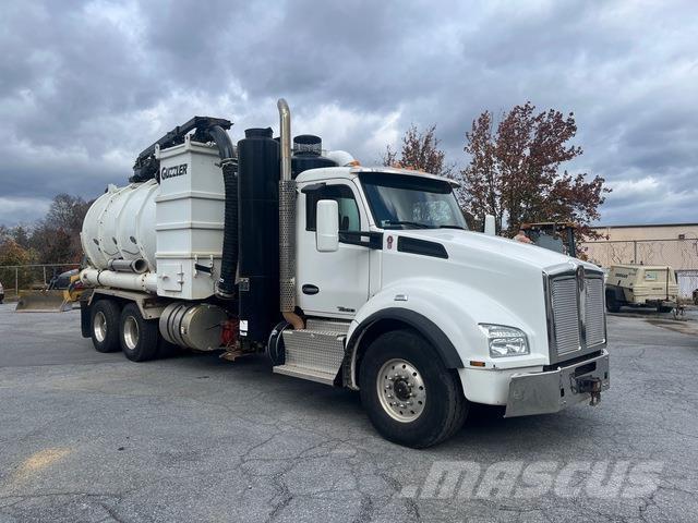 Kenworth T880 Crawler excavators