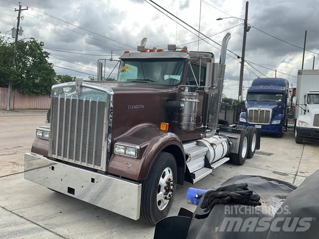 Kenworth W900 Tractor Units