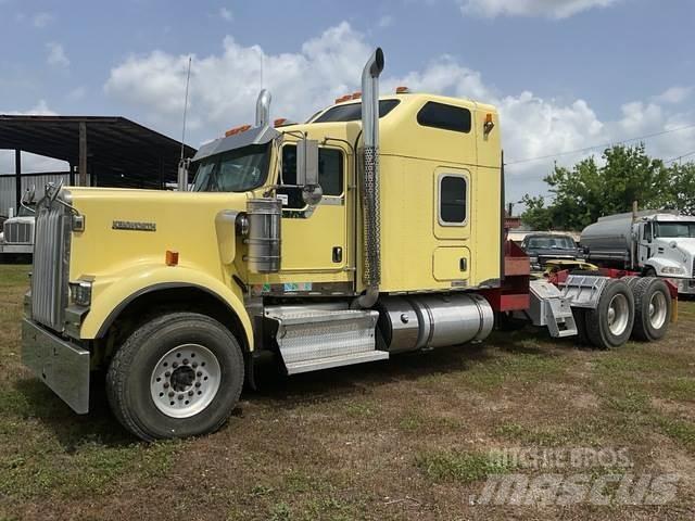 Kenworth W900 Recovery vehicles