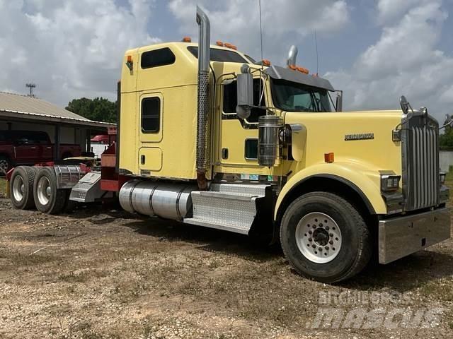 Kenworth W900 Recovery vehicles