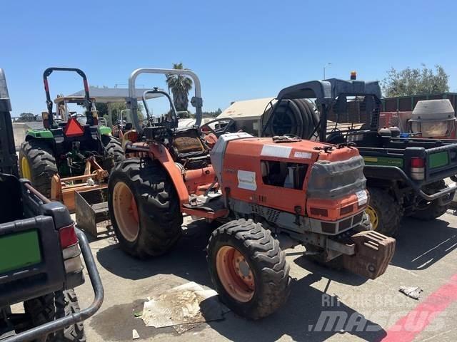 Kubota L3010D Compact tractors