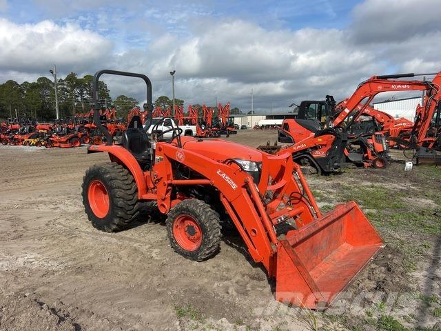 Kubota L3301DT Compact tractors