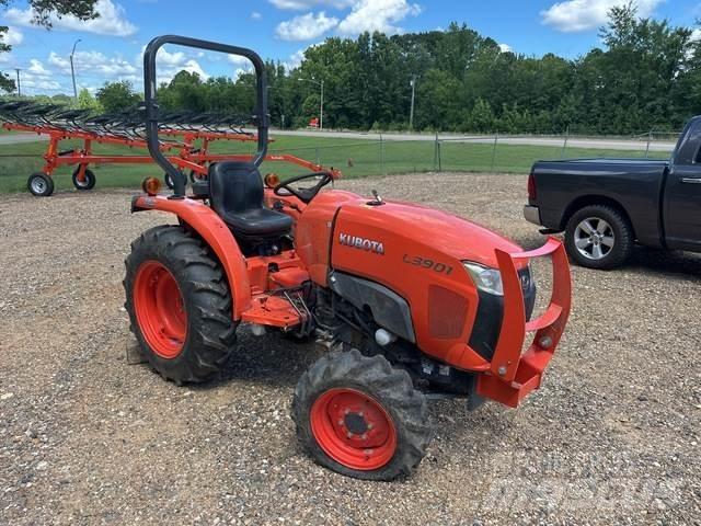 Kubota L3901DT Compact tractors