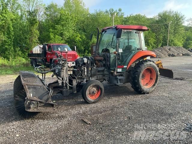 Kubota M5040 Indoor sweepers