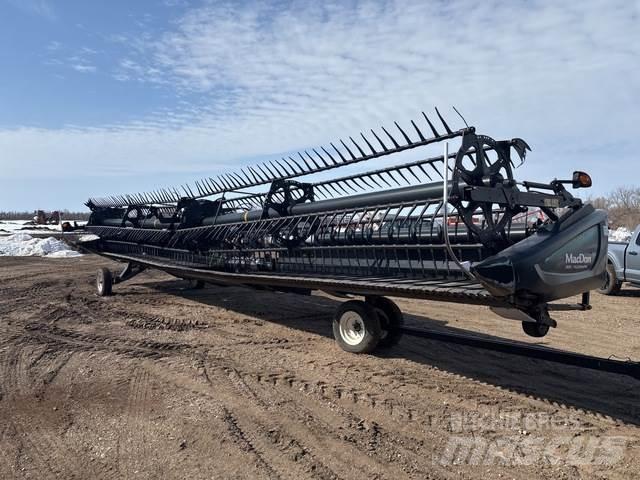 MacDon FD75 Combine harvester heads